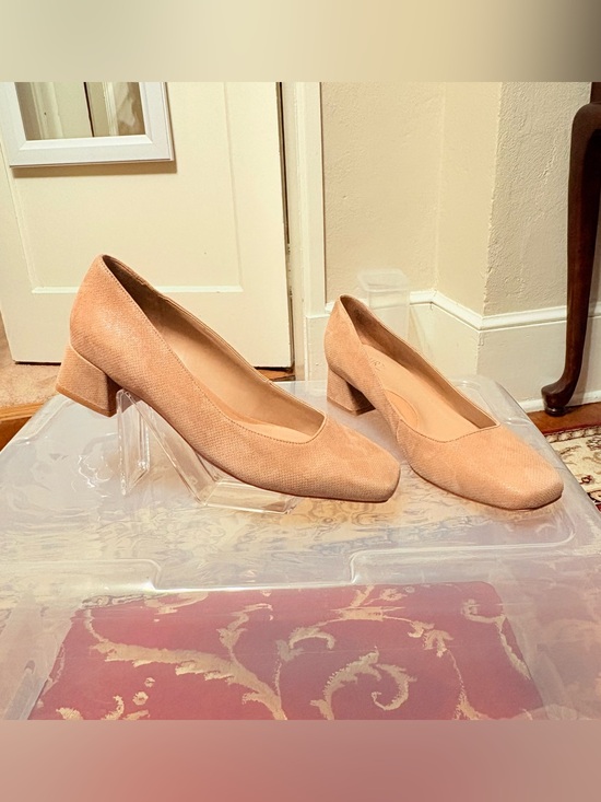 Naturalizer Shoes - Naturalizer Classic Low Block Jayla Heel Suede Pumps in Nude Blush 9.5 wide